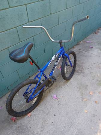 HUFFY ROCK IT BICYCLE 1