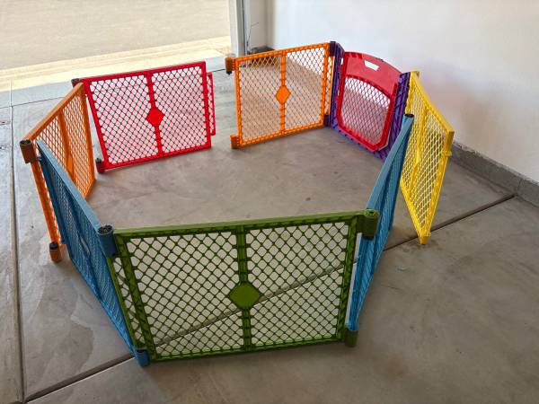 Toddleroo Baby yard gate with 2 extra panels 1