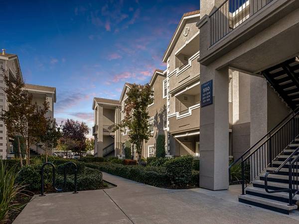 $2,998 / 2br - 1240ft2 - Recorra Hoy, Nade Esta Noche – ¡Piscina Climatizada Todo el Año Incluida! (rohnert pk / cotati)63686103141505123