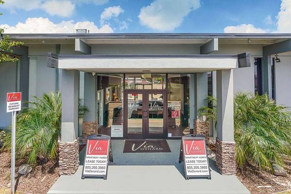 $3,265 / 3br - 1250ft2 - Private Balcony, Sparkling Pool, Lush Landscaping, Fitness Center63668253623553121