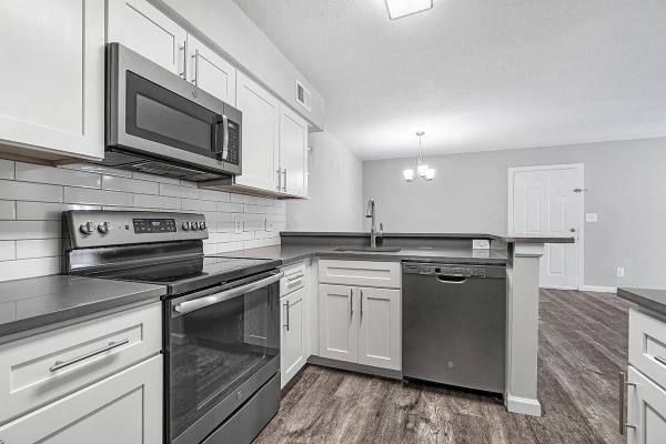 $1,744 / 1br - 760ft2 - Easy Commute + Quiet Community = Perfect Balance! (9873 Lawrence Road, Boynton Beach, FL)63983673231746122
