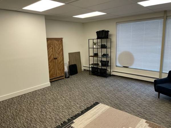$653 / 408ft2 - Midtown 2nd floor small office space in remodeled building - For Lease (3400 Spenard)63416756364419122