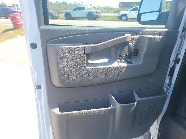 2024 Chevrolet Express 2500 - Photo 9