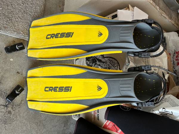 Cressi Pro-Light SCUBA Fins + replacement buckles 1