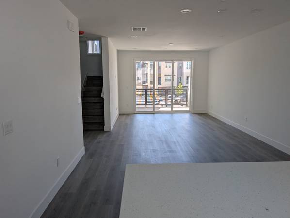 $5,300 / 3br - 1600ft2 - Brand new condo for rent- solar panels included (milpitas)63873332160641120