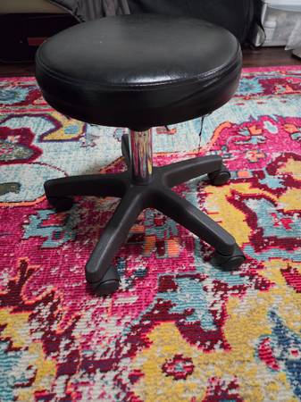 Office rolling stool 1