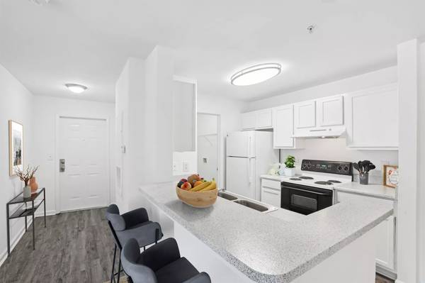 $1,197 / 1br - 816ft2 - Delightful 1 bed / 1 bath in Newnan. 816 Sq Ft. Great value! (Newnan)63921559681923123