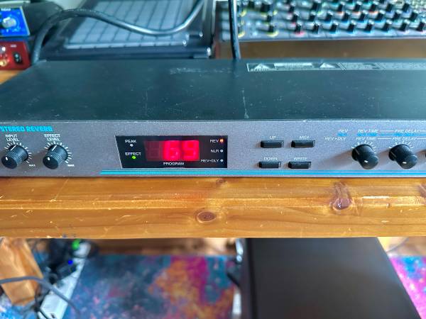 Vintage 1994 Boss RV-70 Procesador de Reverb Estéreo y Delay fabricado en Japón. - $100 (Wasilla / Anchorage)63470286300033122