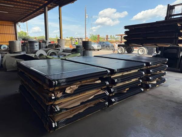 EXPANDING METAL 4X8 SHEET 3/4” #9 $55EA @3232 RINER ST 1