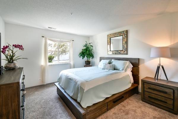 $1,835 / 2 habitaciones - 978 pies² - ¡Bienvenido a casa! (2330 Samson Way, Waukegan, IL)63846716770563120