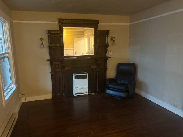 $2,900 / 2br - 610ft2 - 2  Bedroom House One Block to the Beach!  Pet OK (pacifica)64055523631875122