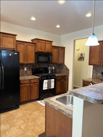 $500 / 2br - 🌴 Relaxing 2BR / 2BA Condo Retreat w/ Pool & Spa – Palm Springs 🏖️ (𝐍 𝐁𝐮𝐫𝐭𝐨𝐧 𝐖𝐚𝐲)63758324709763121