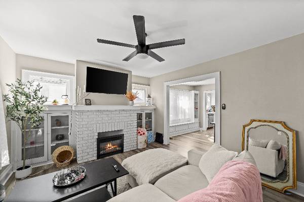 $2000.00 / 4br - 1600ft2 - For Rent – Spacious 4 Bedroom Duplex with Balcony63939132154883120