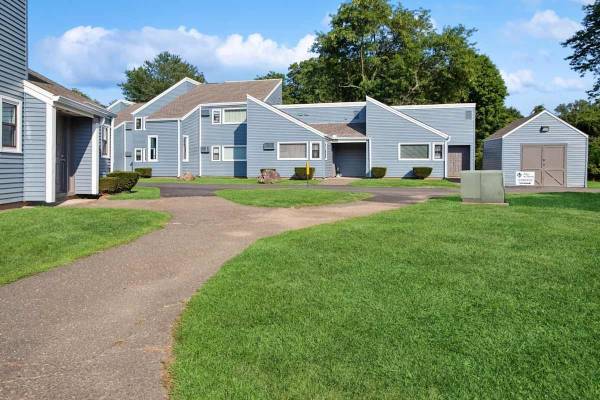 $1,775 / 1br - 504ft2 - Air Conditioner, On-Site Maintenance, Renovated Kitchens (51 Hopmeadow St, Simsbury, CT)63989074668546120