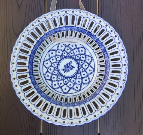 Blue and White Dish w/hanging ribbon 1
