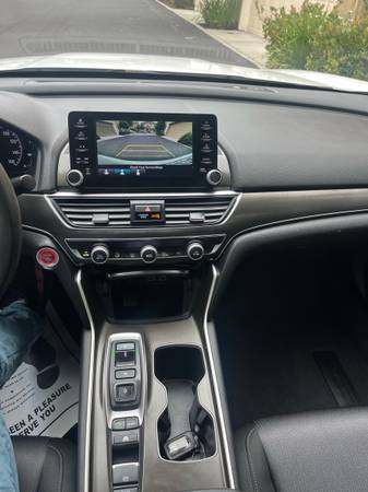 2021 Honda Accord hybrid with low miles - $15,90063654701705091123