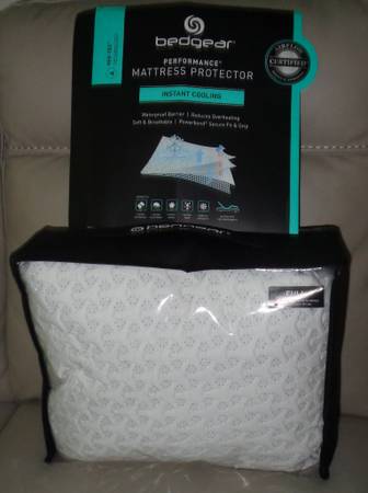 mattress protector - full size - NEW 1
