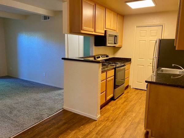 $1,889 / 1br - 838ft2 - Remodeled 2 Bedroom Applications Available NOW (Modesto)63970445756931123
