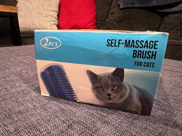 **Pending**Self-massage brush for cats 1