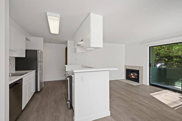 $2,195 / 2br - 800ft2 - Move In - Easy to apply - Rush Move In (35th Street)63659516964611123