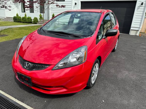 Honda Fit 2011 con 103 mil millas, funciona excelente, precio ajustado para vender, informe Carfax limpio - $5.500 (Ashland)63470891538051122
