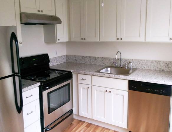 $1,725 / 2br - APP FEE WAIVED on MOVE - Private 2 Bed + Commute via Highway 99 East (Milwaukie Heights)63956354219395123