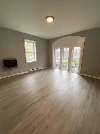 $1,345 / 1br - Beautiful building located on historic Liberty St in Newburgh (Newburgh)64035735628033121
