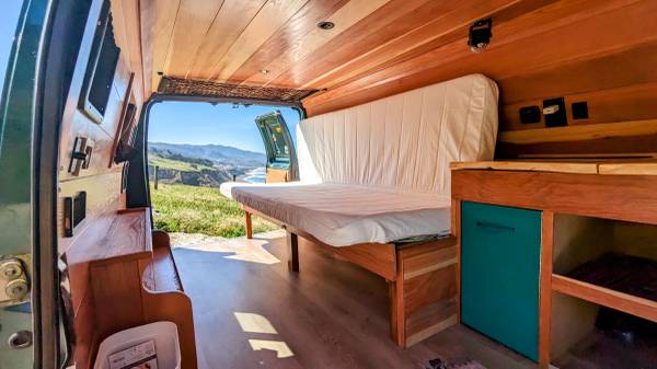 CAMPER VAN - 2009 Ford E250 1