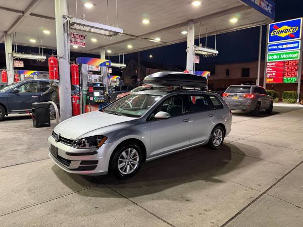 2016 Volkswagen Golf Sportwagen TSI Limited Edition 1