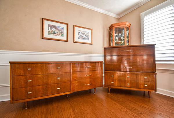 Stunning Mid Century Modern Dresser Set 1