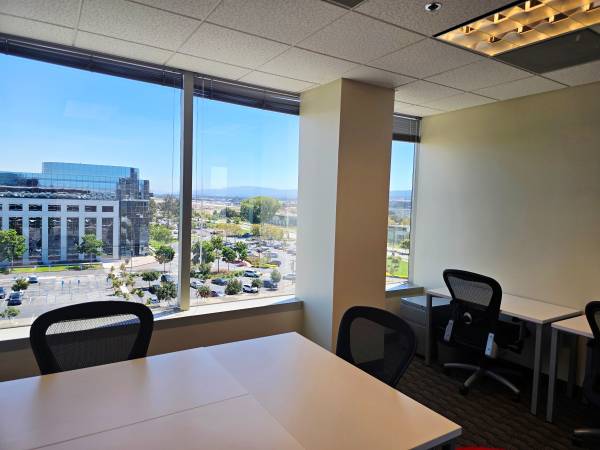 $330 50% De descuento Oficina privada para equipo Ventana #6028!! Sala de conferencias incluida! (redwood city)63826175707393121