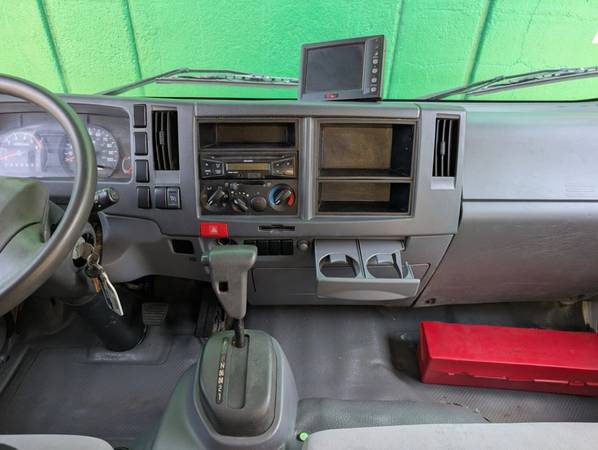 2016 Isuzu NPR 14FT - Photo 14