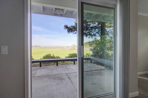 $3,200 / 2br - 925ft2 - Electrodomésticos SS, Piso de Vinilo, Gabinetes Blancos, Encimeras de Cuarzo! (san rafael)63847331399041121