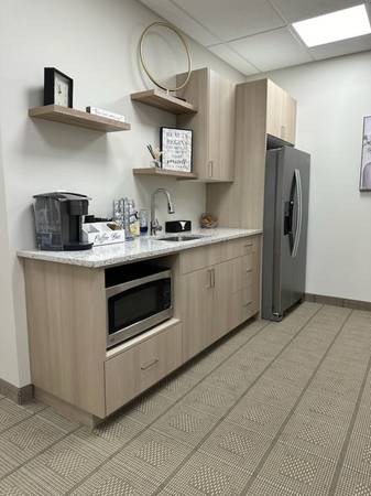 $661 / 94ft2 - PERSONAL SALON SUITE- AVAILABLE 11/1! (Kennewick)63686597206913124