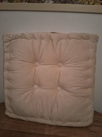 Ivory Velvet Floor Pillows - 24" x 24" (set of 6) 1