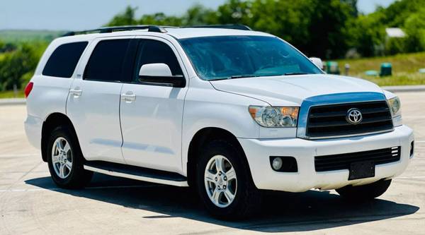 2008 Toyota Sequoia SR5 4x4 - $16,995 (Kyle)63621901808515121