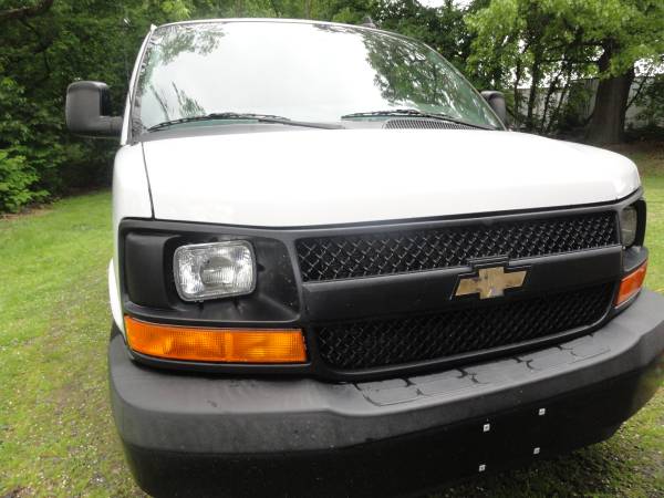 2017 Chevrolet EXPRESS - Photo 6