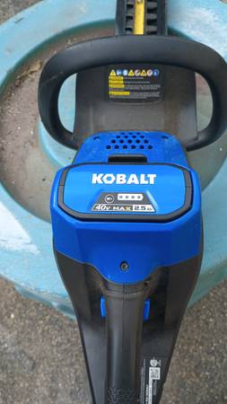 ELECTRIC HEDGE TRIMMER 1