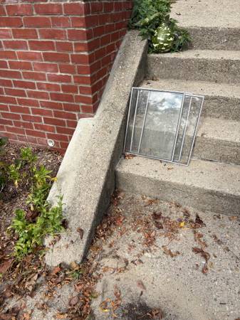Curb alert - free frames 1