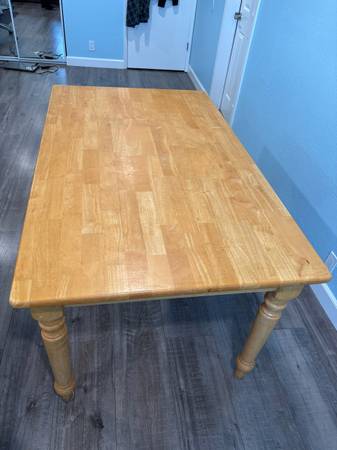 Dining Table and 6 Chairs 1