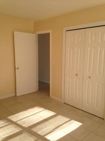 $1,500 / 2br - 750ft2 - Vero Beach - Bright, Open 2 bedroom (41st Avenue & 18th Street)63799908780929123