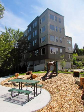 $1,683 / 1br - 337ft2 - Close to Bellevue High School, WiFi in common areas, Energy effificent (3040 Bellevue Way NE, Bellevue, WA)63688314793091123