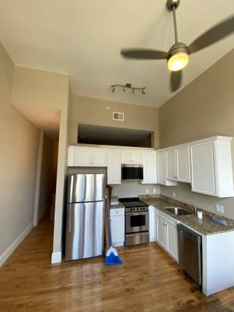 $1,595 / 1br - 625ft2 - Save Some $$$ in this Smaller 1BR! (Pawtucket)64002828975107121