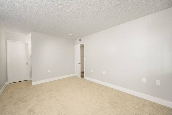$2,330 / 1br - 625ft2 - Community Playground, Shared Garage, Clubhouse63981243829762123