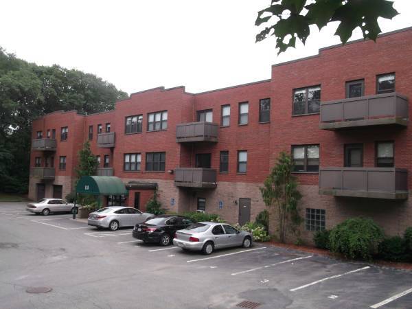 $2,550 / 1br - Desirable Chestnut Hill!  1 bed available includes heat (Newton)63828339501699120