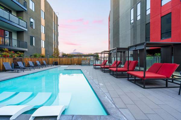 $4,715 / 2br - 1059ft2 - Vida en 2 dormitorios sin esfuerzo: centro de fitness, cine, estacionamiento incluido (san jose oeste)63664202803713123