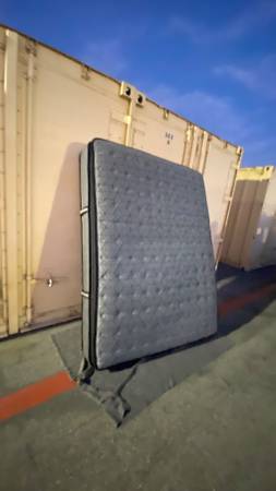 Sealy PERFORMANCE MATTRESS with exclusive Posturepedic* TECHNOLOG 1