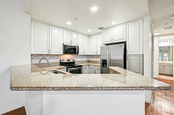 $2,690 / 3br - 1588ft2 - 3BD 2BA, Located in Lake Worth, Short Term Leases (6116 Yellow Sun Drive, Lake Worth, FL)63983674905475124