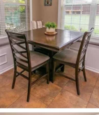 Breakfast Table and chairs 1