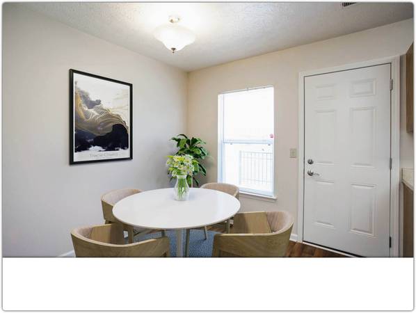 $1,642 / 3br - 1130ft2 - Convenient 3 bed / 2.5 bath apt located by public transportation (Murfreesboro)63680193944579120